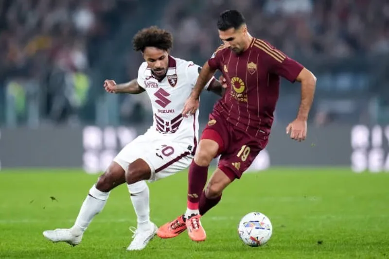 Roma đánh bại Torino trên sân nhà